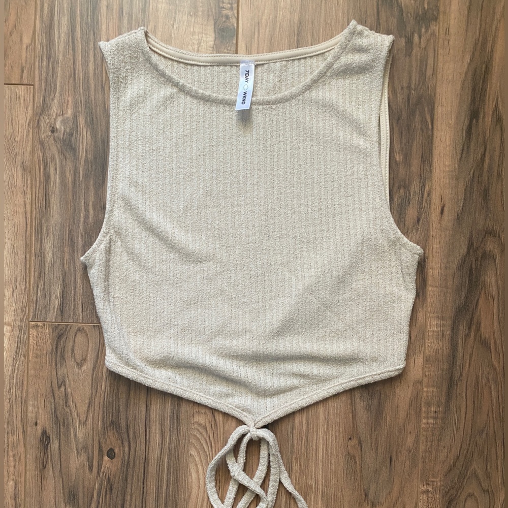 Cropped bandanna hem tee